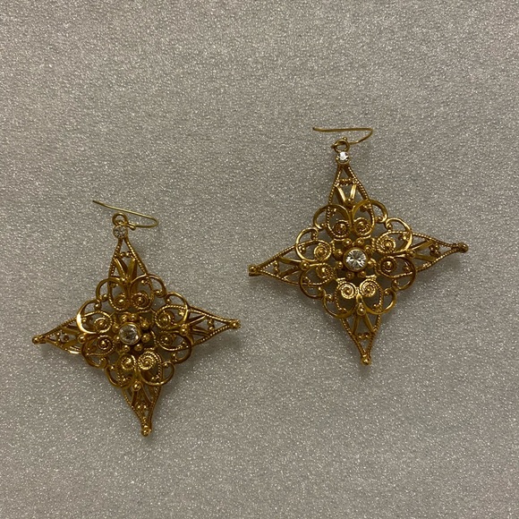 VSA Once Upon a Time Gold Starburst Necklace and Earrings - Picture 8 of 10